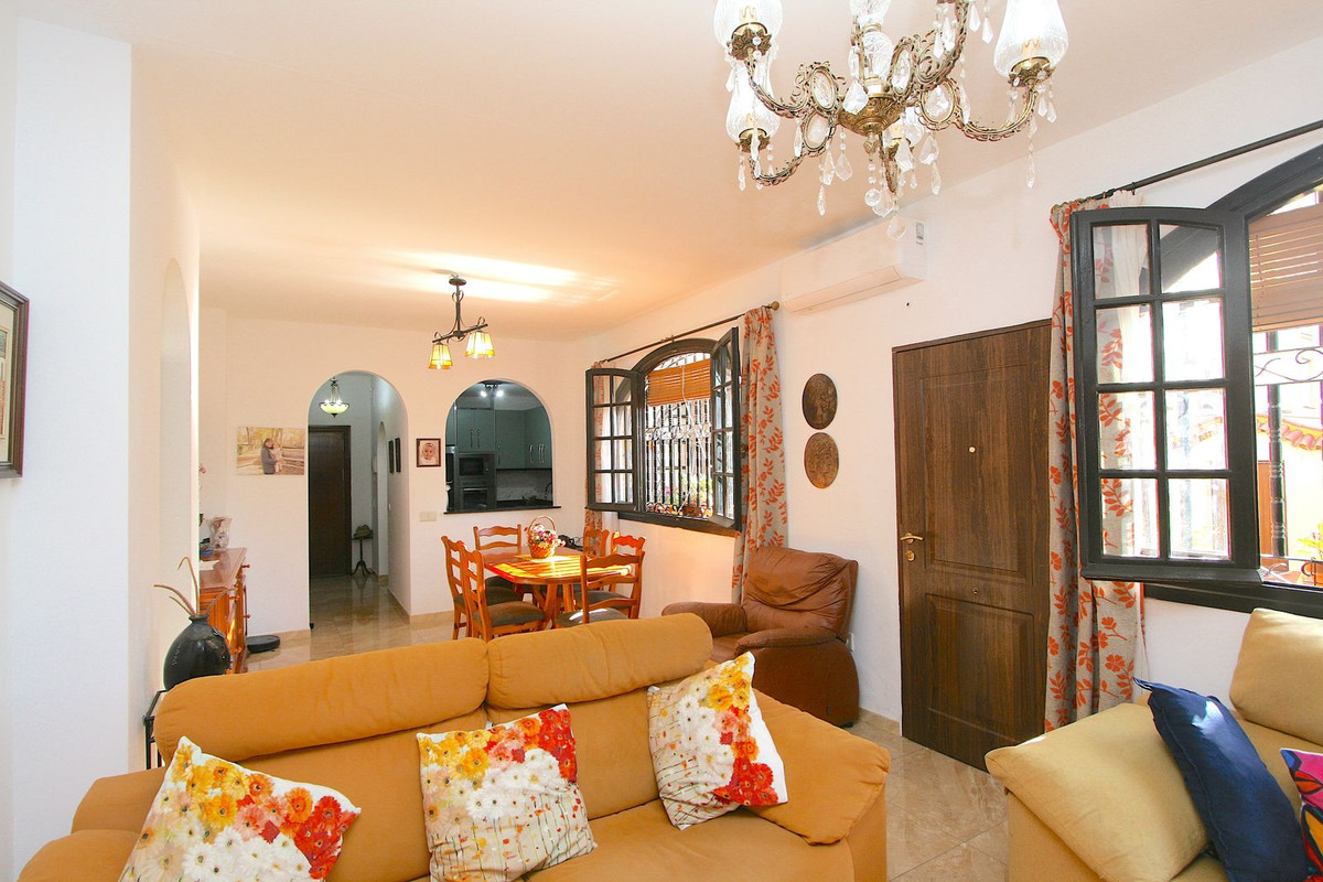 2 Bed Apartment for sale in Fuengirola Costa Del Sol, Málaga, Spain