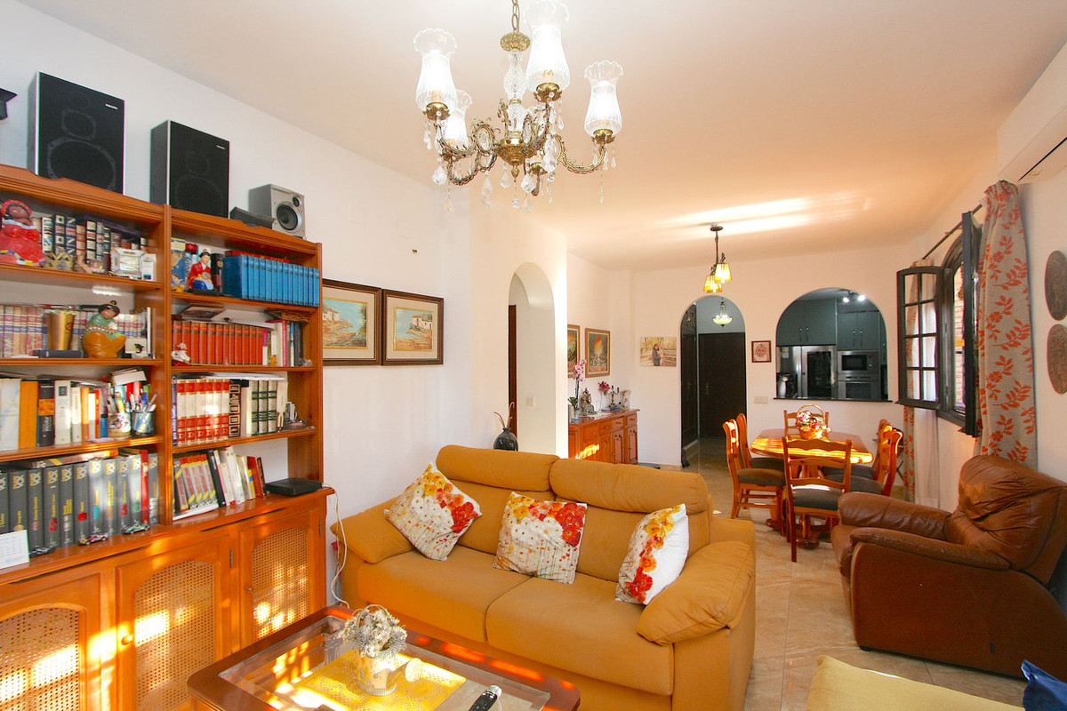 2 Bed Apartment for sale in Fuengirola Costa Del Sol, Málaga, Spain