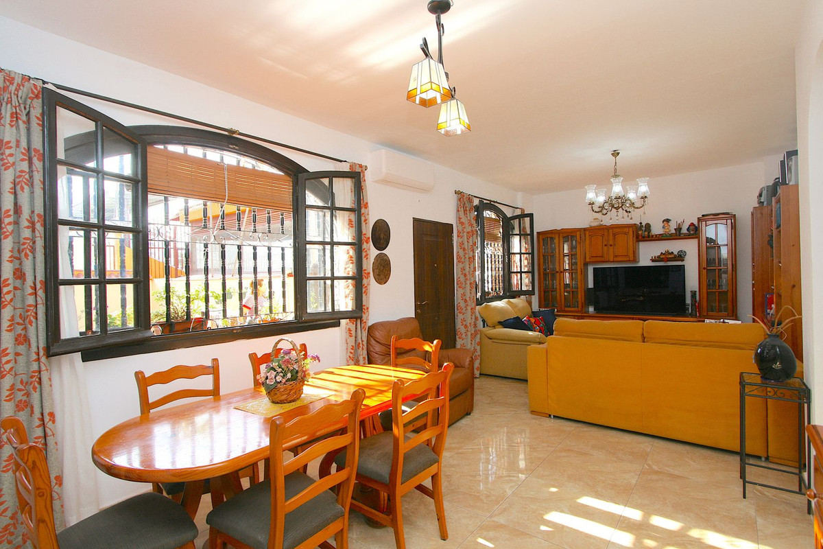 2 Bed Apartment for sale in Fuengirola Costa Del Sol, Málaga, Spain