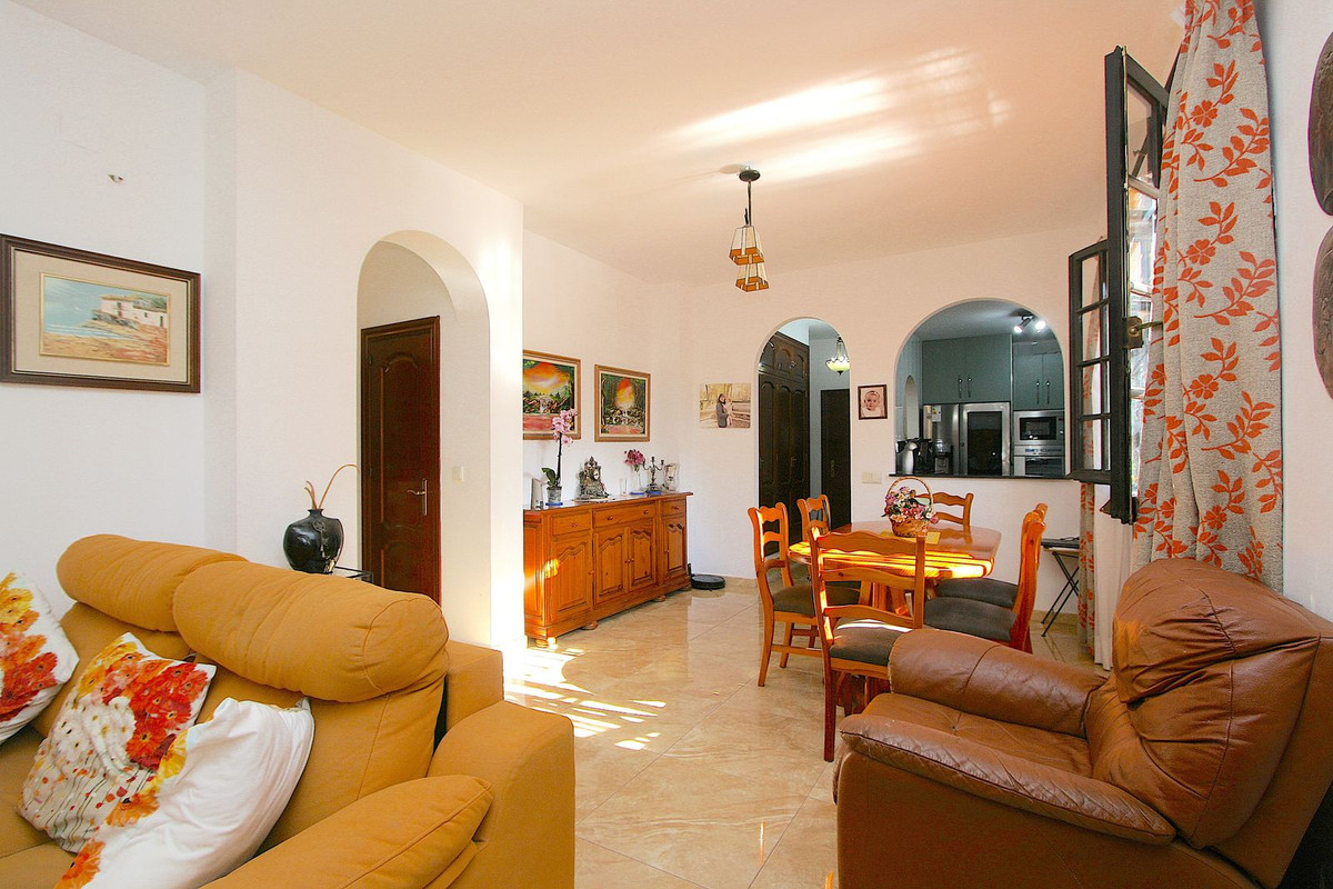 2 Bed Apartment for sale in Fuengirola Costa Del Sol, Málaga, Spain