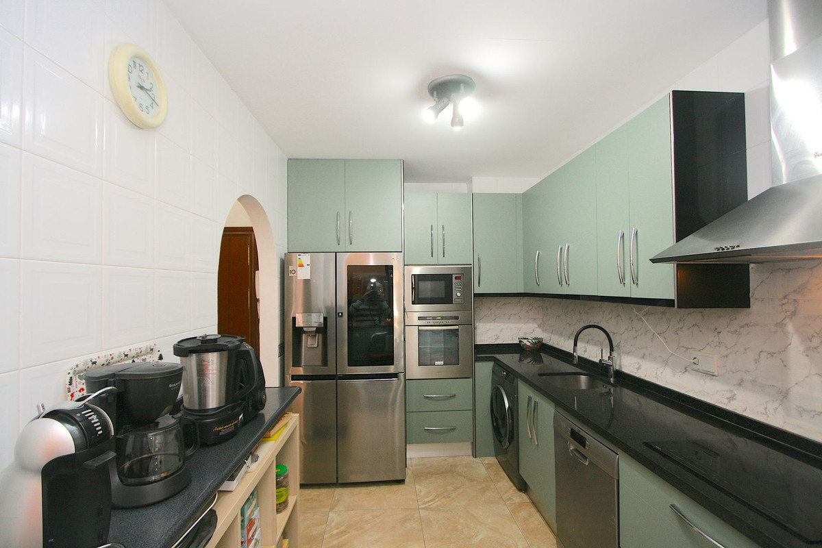 2 Bed Apartment for sale in Fuengirola Costa Del Sol, Málaga, Spain