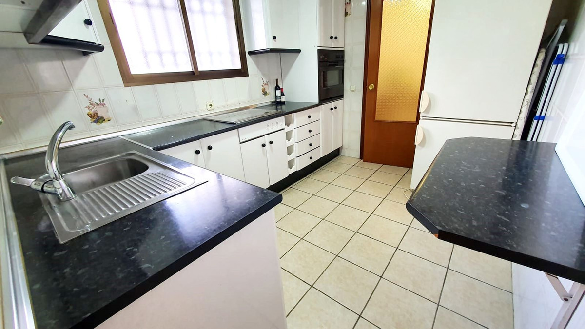 3 Bed Apartment for sale in Fuengirola Costa Del Sol, Málaga, Spain