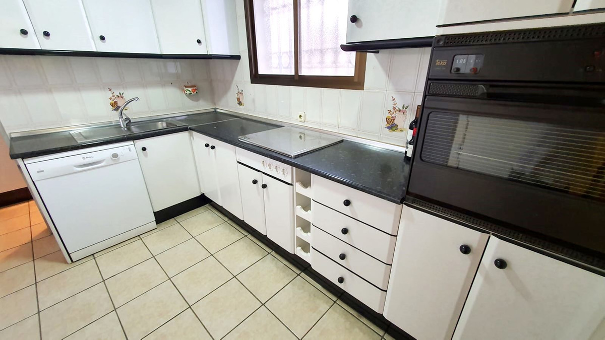 3 Bed Apartment for sale in Fuengirola Costa Del Sol, Málaga, Spain