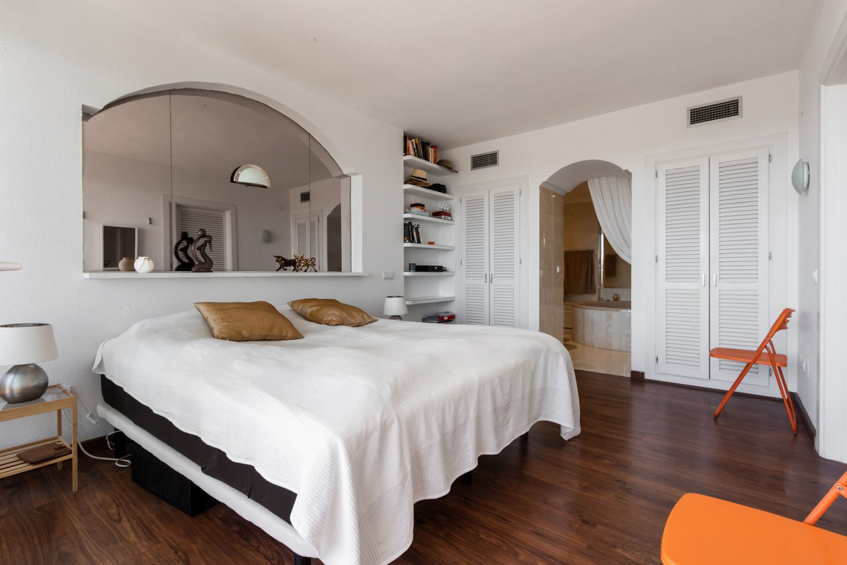 Se vende Apartamento en Planta Última de 2 dormitorios en Costa Del Sol, Málaga, España