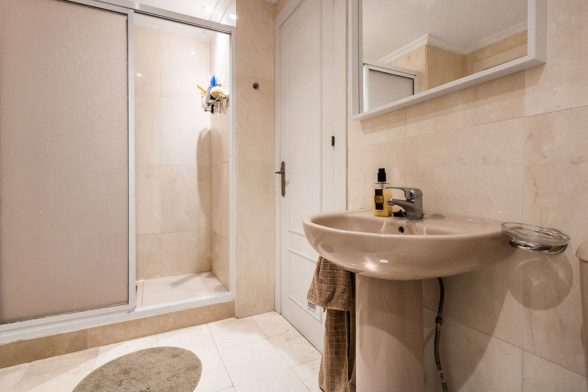 Se vende Apartamento en Planta Última de 2 dormitorios en Costa Del Sol, Málaga, España
