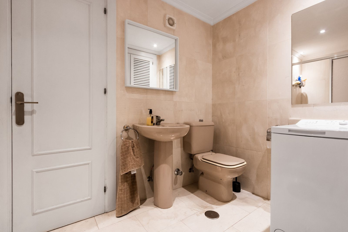 Se vende Apartamento en Planta Última de 2 dormitorios en Costa Del Sol, Málaga, España