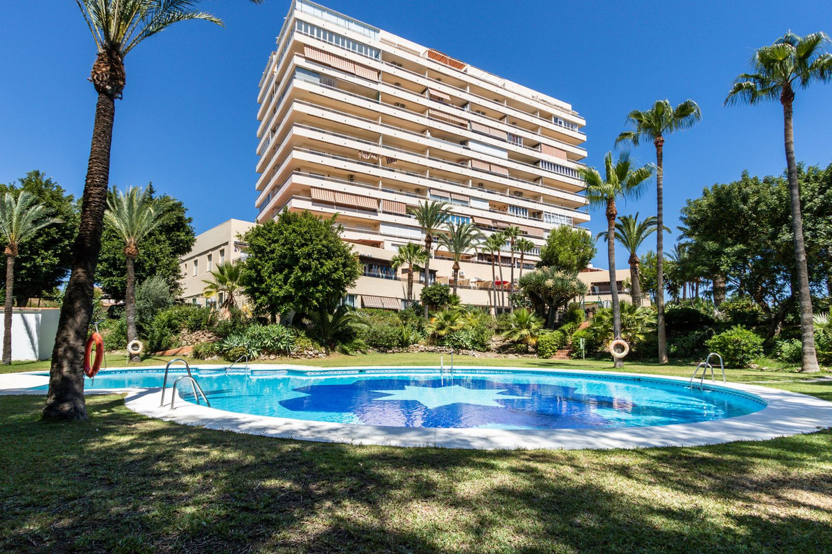 Se vende Apartamento en Planta Última de 2 dormitorios en Costa Del Sol, Málaga, España