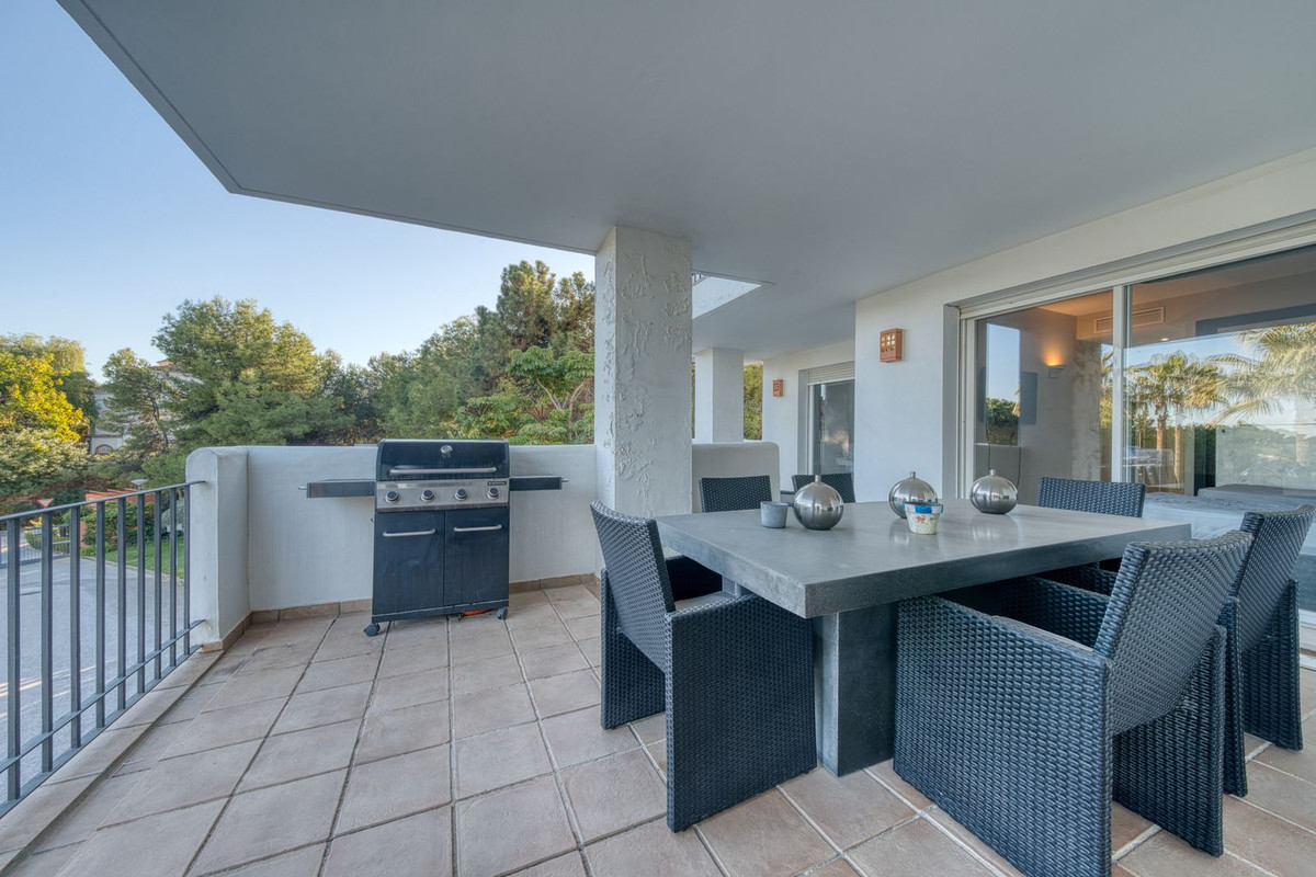 3 Bed Apartment for sale in La Quinta Costa Del Sol, Málaga, Spain