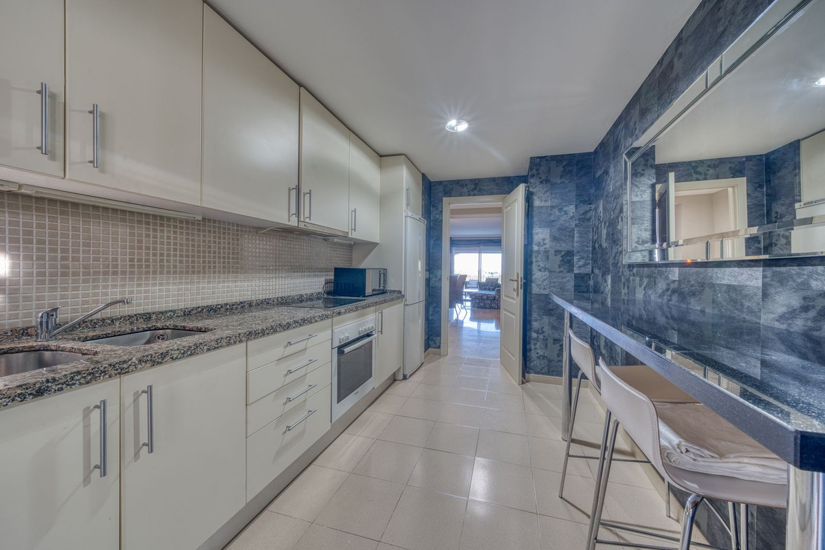 3 Bed Apartment for sale in La Quinta Costa Del Sol, Málaga, Spain