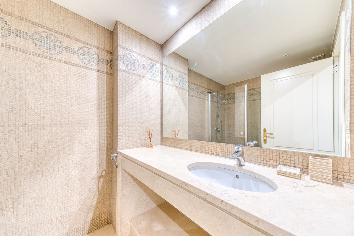 3 Bed Apartment for sale in La Quinta Costa Del Sol, Málaga, Spain