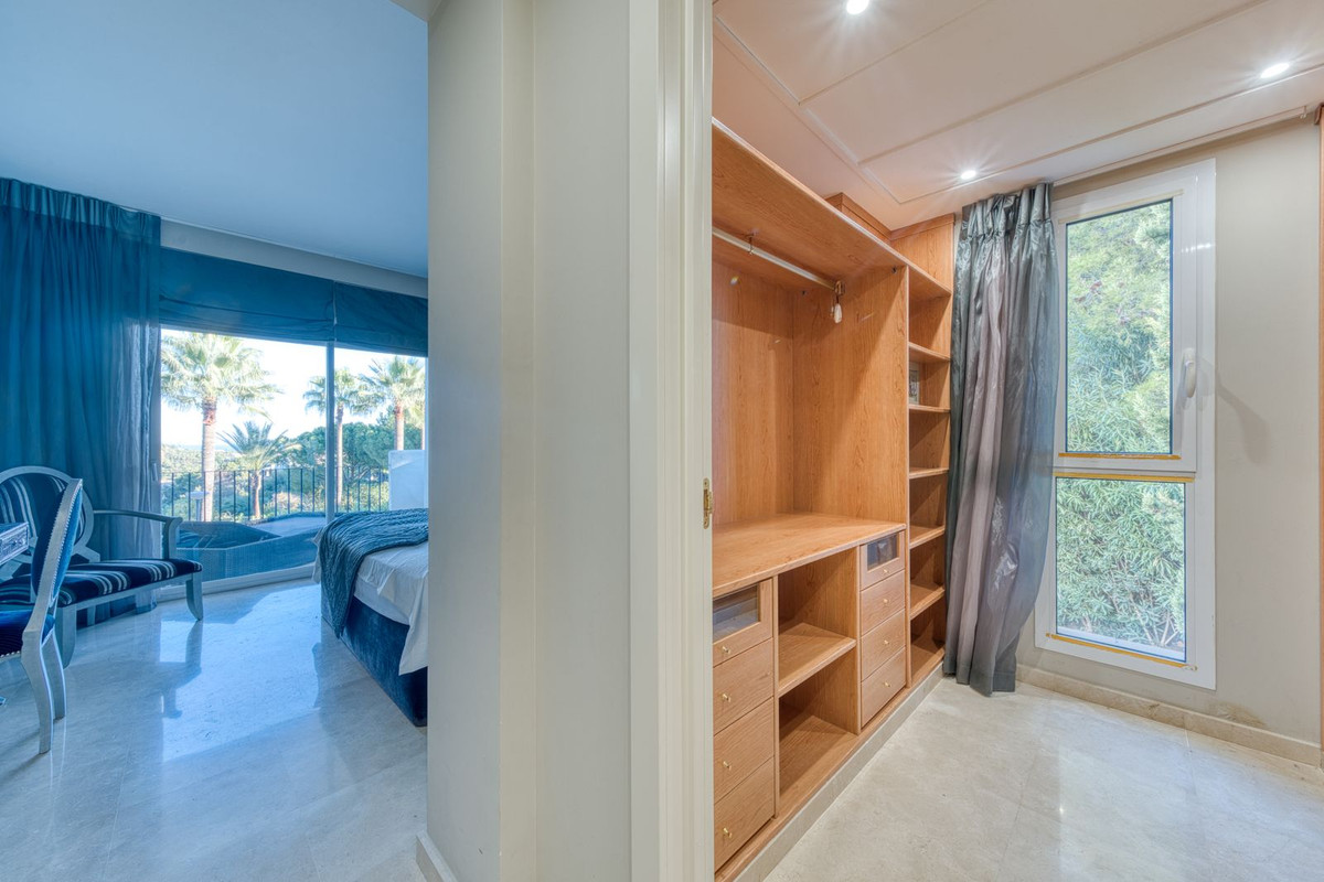 3 Bed Apartment for sale in La Quinta Costa Del Sol, Málaga, Spain