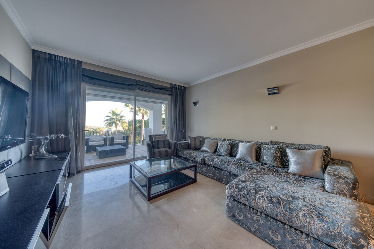 3 Bed Apartment for sale in La Quinta Costa Del Sol, Málaga, Spain