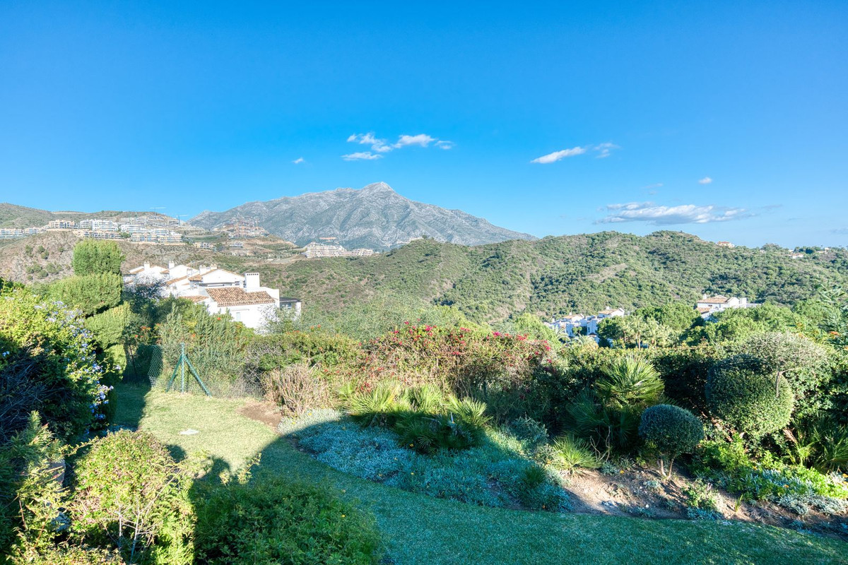3 Bed Apartment for sale in La Quinta Costa Del Sol, Málaga, Spain