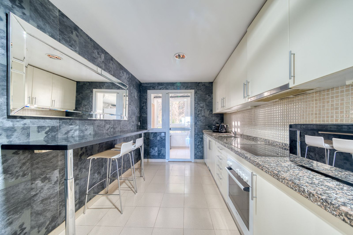 3 Bed Apartment for sale in La Quinta Costa Del Sol, Málaga, Spain