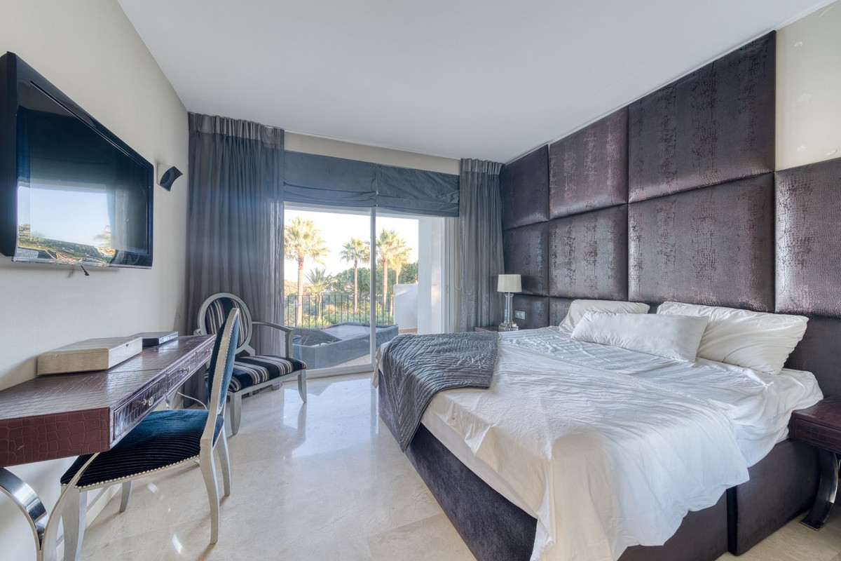 3 Bed Apartment for sale in La Quinta Costa Del Sol, Málaga, Spain