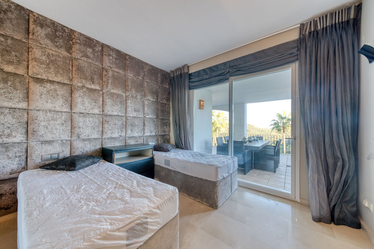 3 Bed Apartment for sale in La Quinta Costa Del Sol, Málaga, Spain