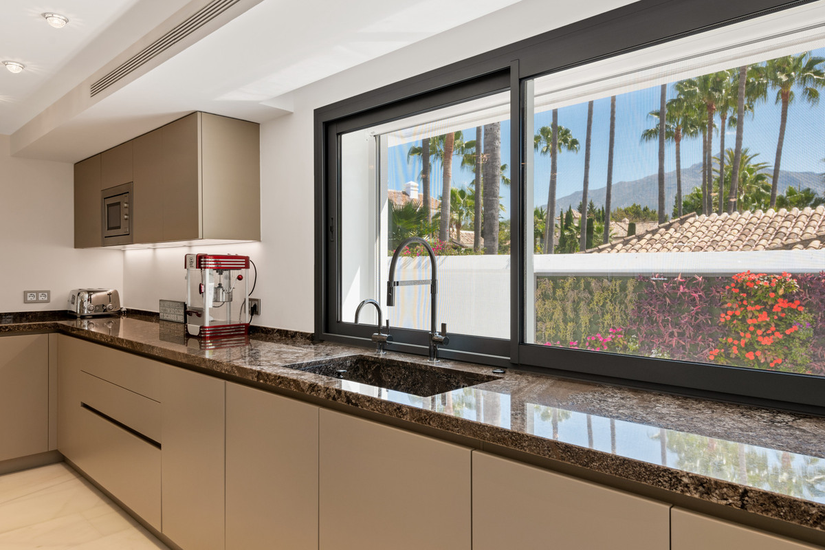 6 Bed Townhouse for sale in Nueva Andalucía Costa Del Sol, Málaga, Spain