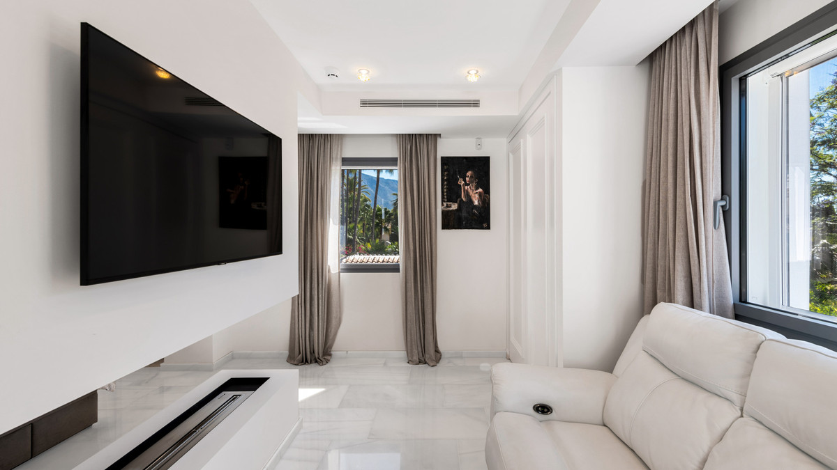 6 Bed Townhouse for sale in Nueva Andalucía Costa Del Sol, Málaga, Spain