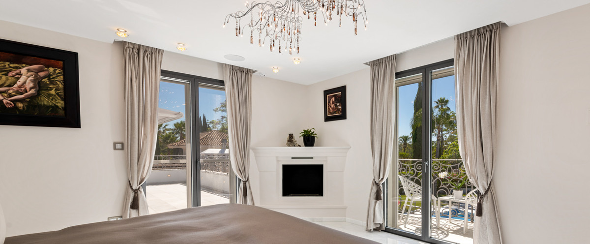 6 Bed Townhouse for sale in Nueva Andalucía Costa Del Sol, Málaga, Spain