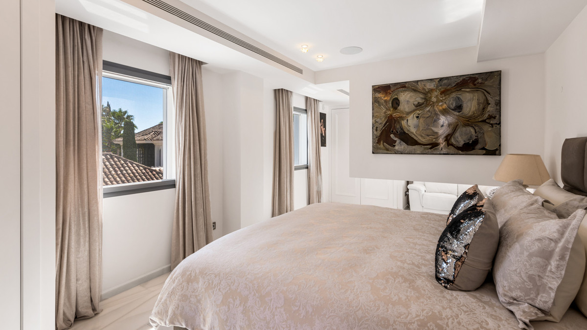 6 Bed Townhouse for sale in Nueva Andalucía Costa Del Sol, Málaga, Spain