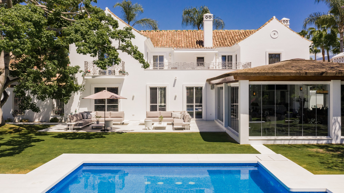 6 Bed Townhouse for sale in Nueva Andalucía Costa Del Sol, Málaga, Spain
