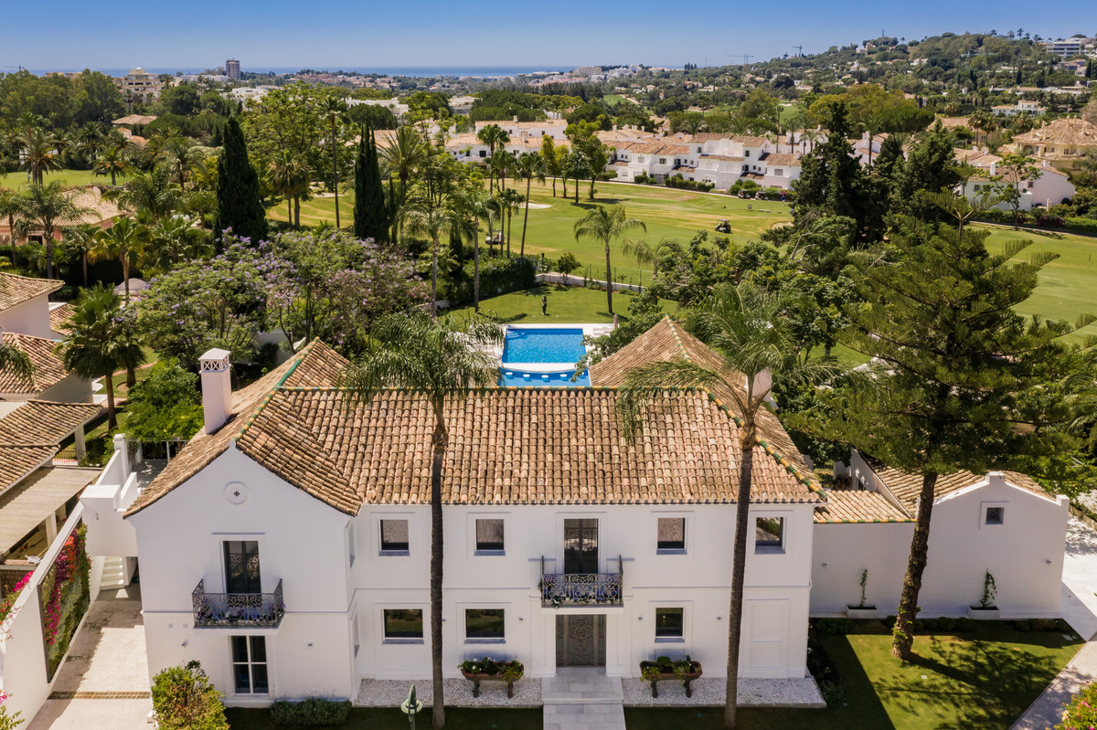 6 Bed Townhouse for sale in Nueva Andalucía Costa Del Sol, Málaga, Spain