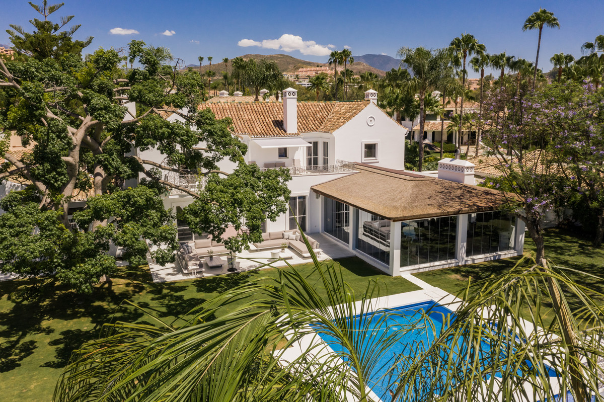 6 Bed Townhouse for sale in Nueva Andalucía Costa Del Sol, Málaga, Spain