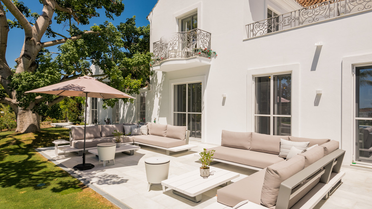 6 Bed Townhouse for sale in Nueva Andalucía Costa Del Sol, Málaga, Spain