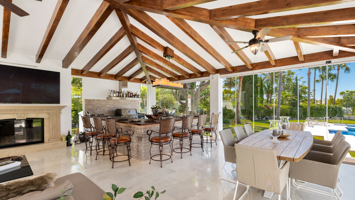 6 Bed Townhouse for sale in Nueva Andalucía Costa Del Sol, Málaga, Spain