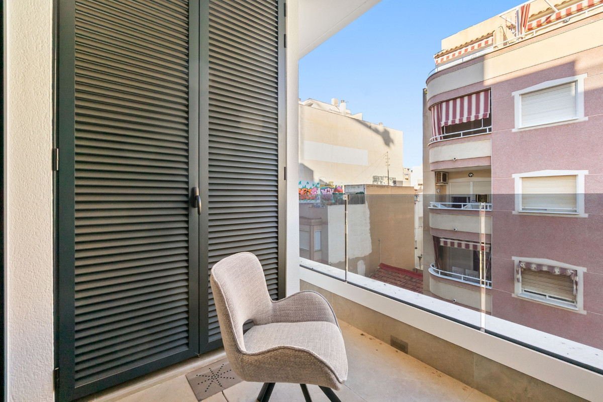 Se vende Apartamento Planta Media de 2 dormitorios en Costa Blanca, Alicante, España