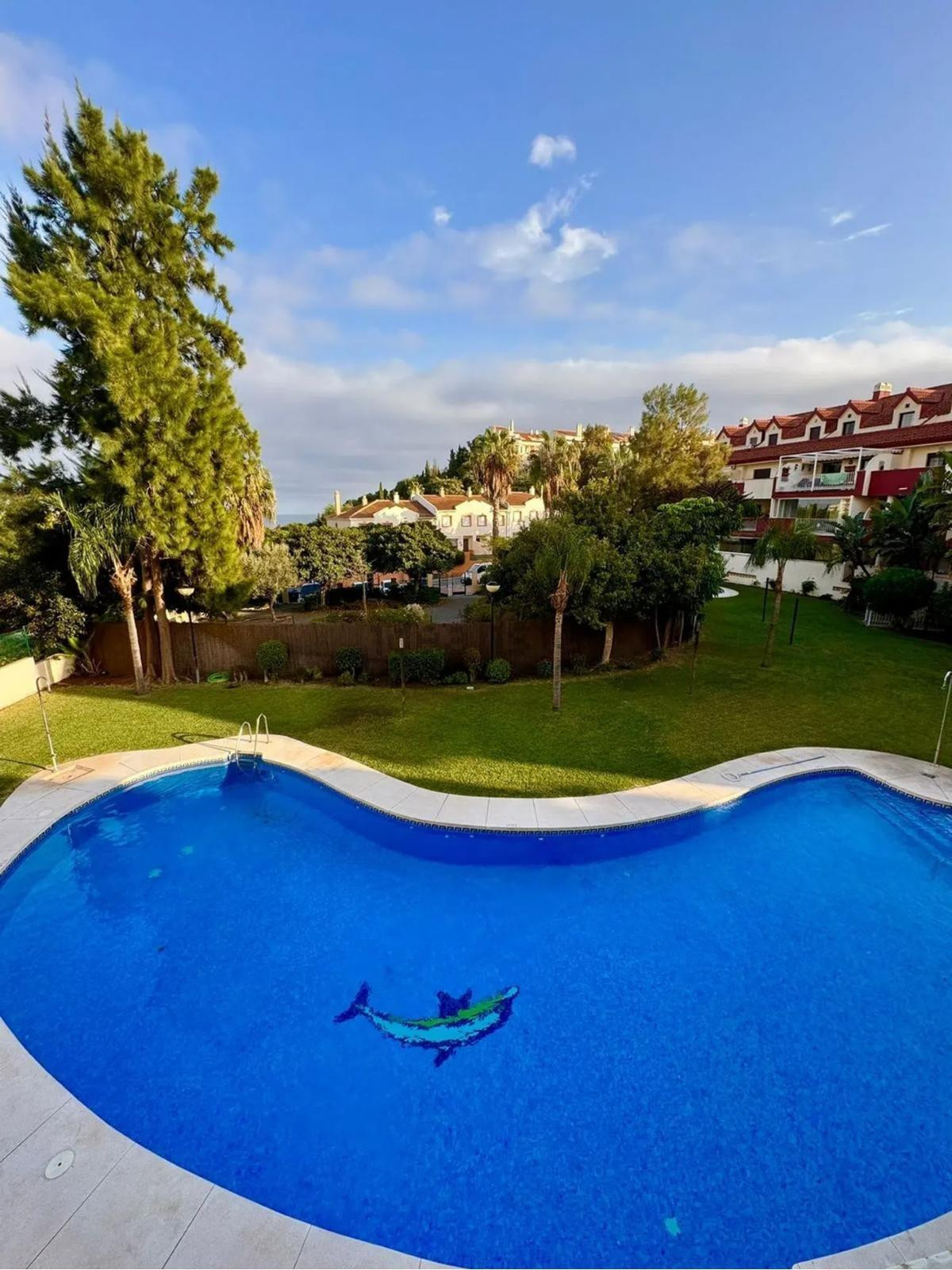 Se vende Apartamento Planta Media de 2 dormitorios en Costa Del Sol, Málaga, España