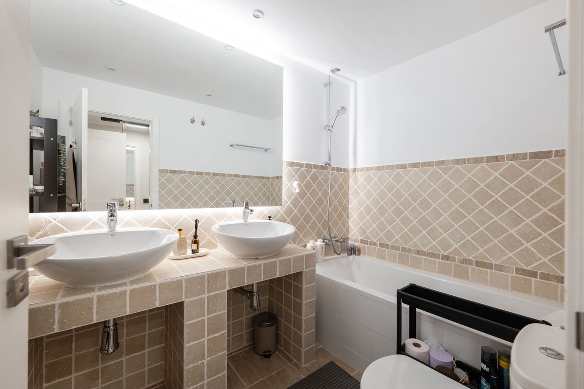 2 Bed Apartment for sale in Selwo Costa Del Sol, Málaga, Spain