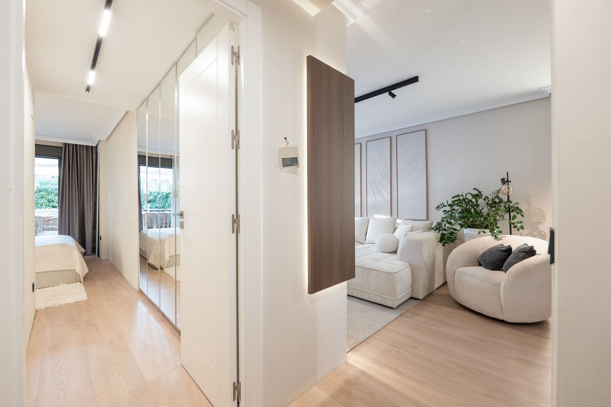 2 Bed Apartment for sale in Selwo Costa Del Sol, Málaga, Spain