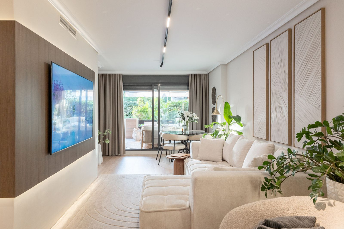 2 Bed Apartment for sale in Selwo Costa Del Sol, Málaga, Spain