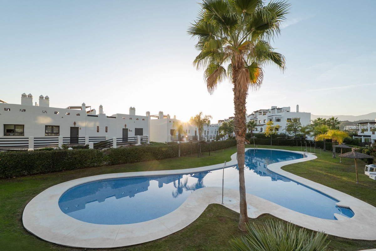 2 Bed Apartment for sale in Selwo Costa Del Sol, Málaga, Spain