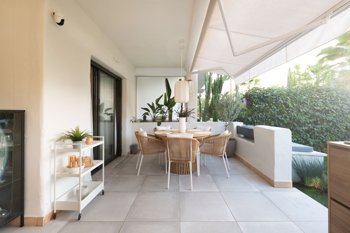 2 Bed Apartment for sale in Selwo Costa Del Sol, Málaga, Spain