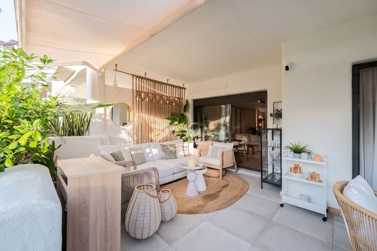 2 Bed Apartment for sale in Selwo Costa Del Sol, Málaga, Spain