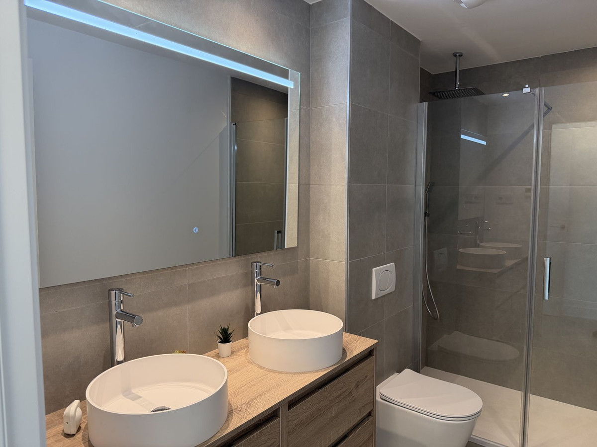 2 Bed Apartment for sale in Fuengirola Costa Del Sol, Málaga, Spain