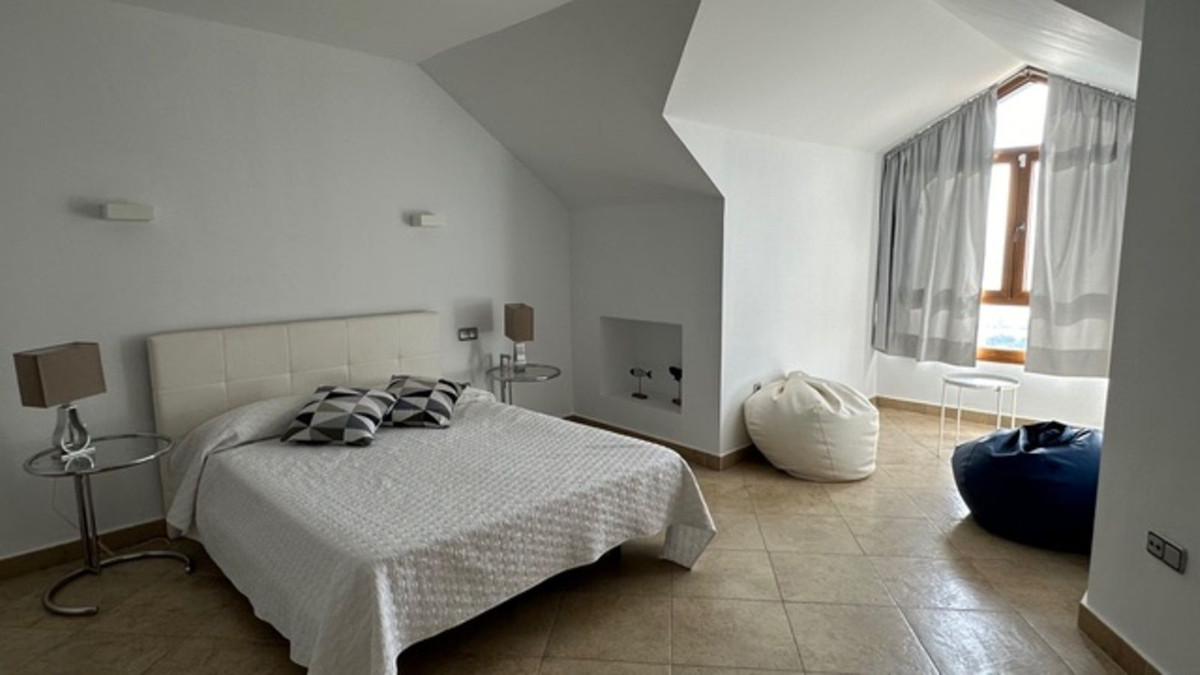 3 Bed Apartment for sale in Fuengirola Costa Del Sol, Málaga, Spain