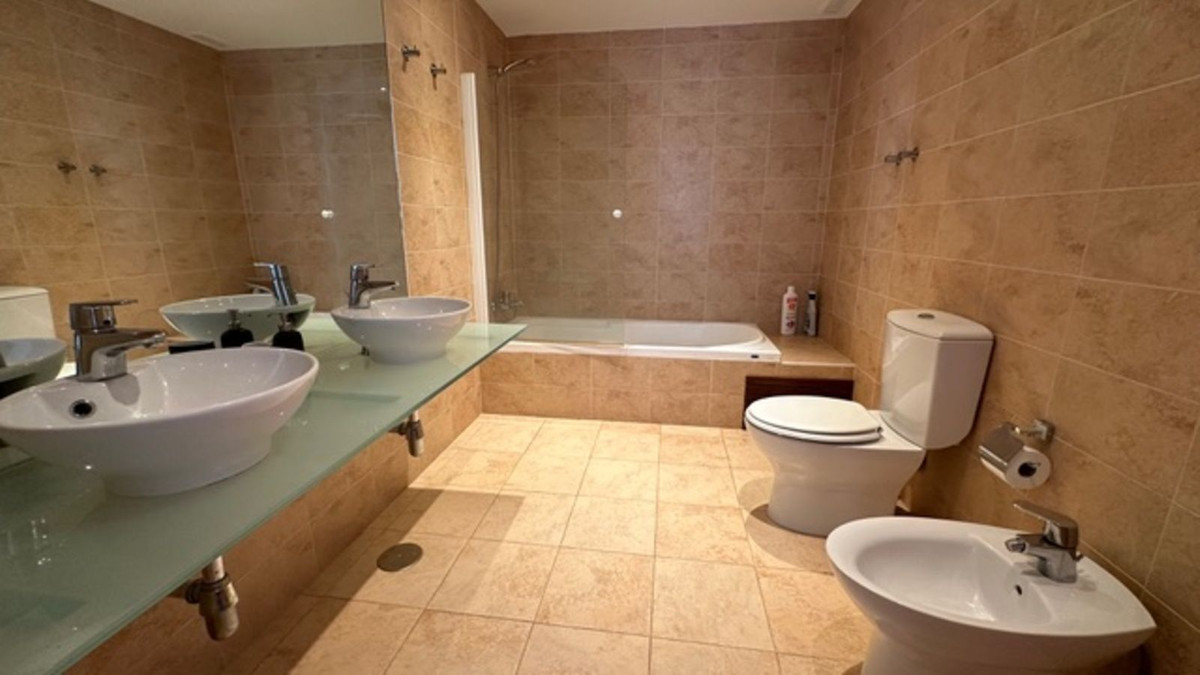 3 Bed Apartment for sale in Fuengirola Costa Del Sol, Málaga, Spain