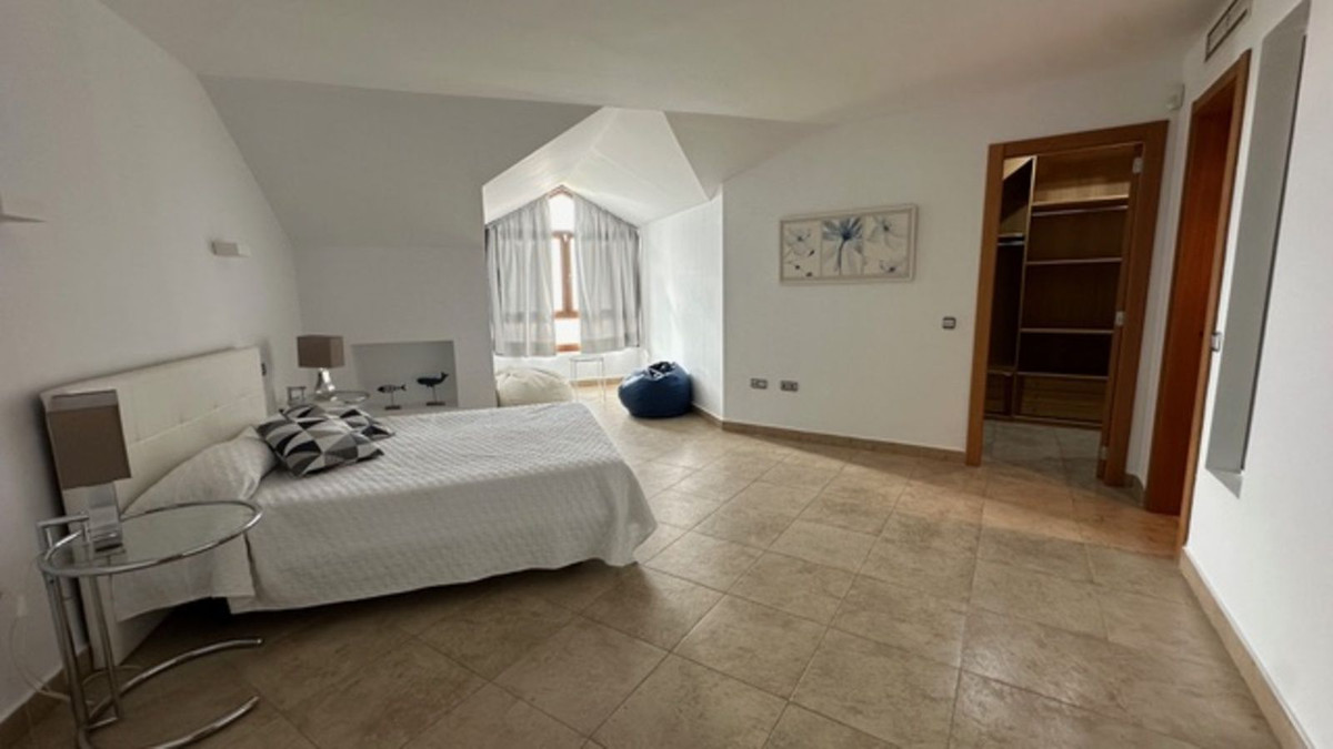 3 Bed Apartment for sale in Fuengirola Costa Del Sol, Málaga, Spain