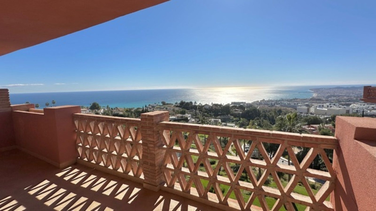 3 Bed Apartment for sale in Fuengirola Costa Del Sol, Málaga, Spain
