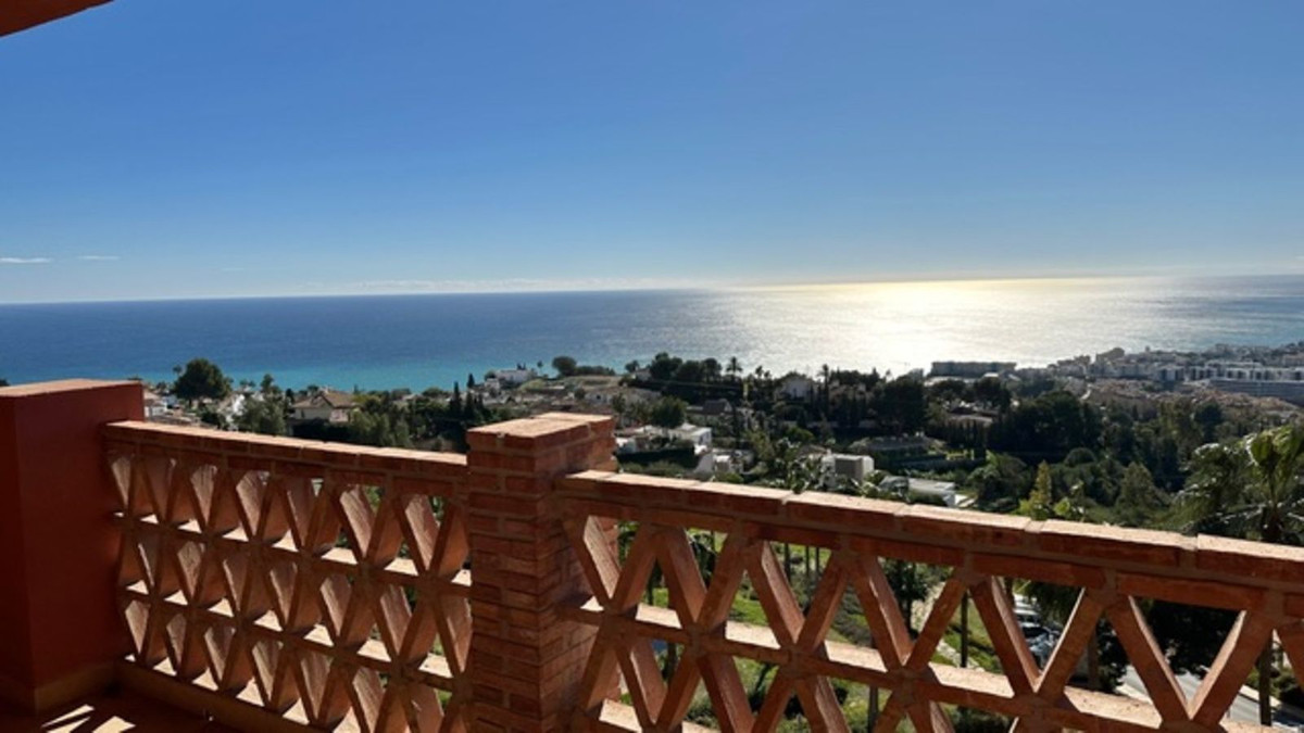 3 Bed Apartment for sale in Fuengirola Costa Del Sol, Málaga, Spain