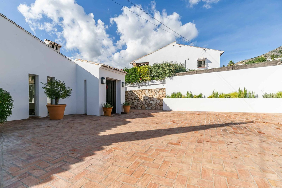 4 Bed Townhouse for sale in Benalmadena Costa Del Sol, Málaga, Spain