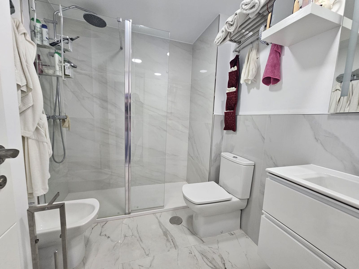 2 Bed Apartment for sale in Fuengirola Costa Del Sol, Málaga, Spain