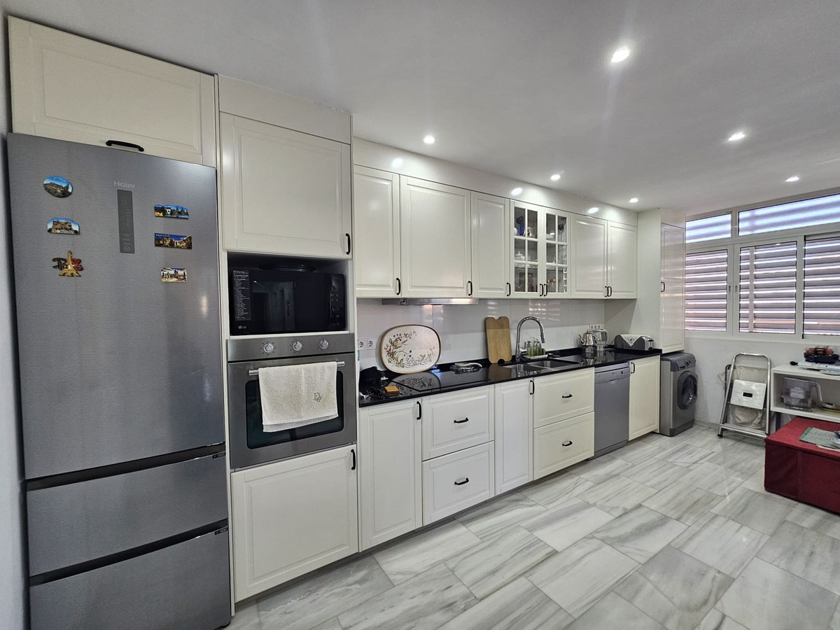 2 Bed Apartment for sale in Fuengirola Costa Del Sol, Málaga, Spain