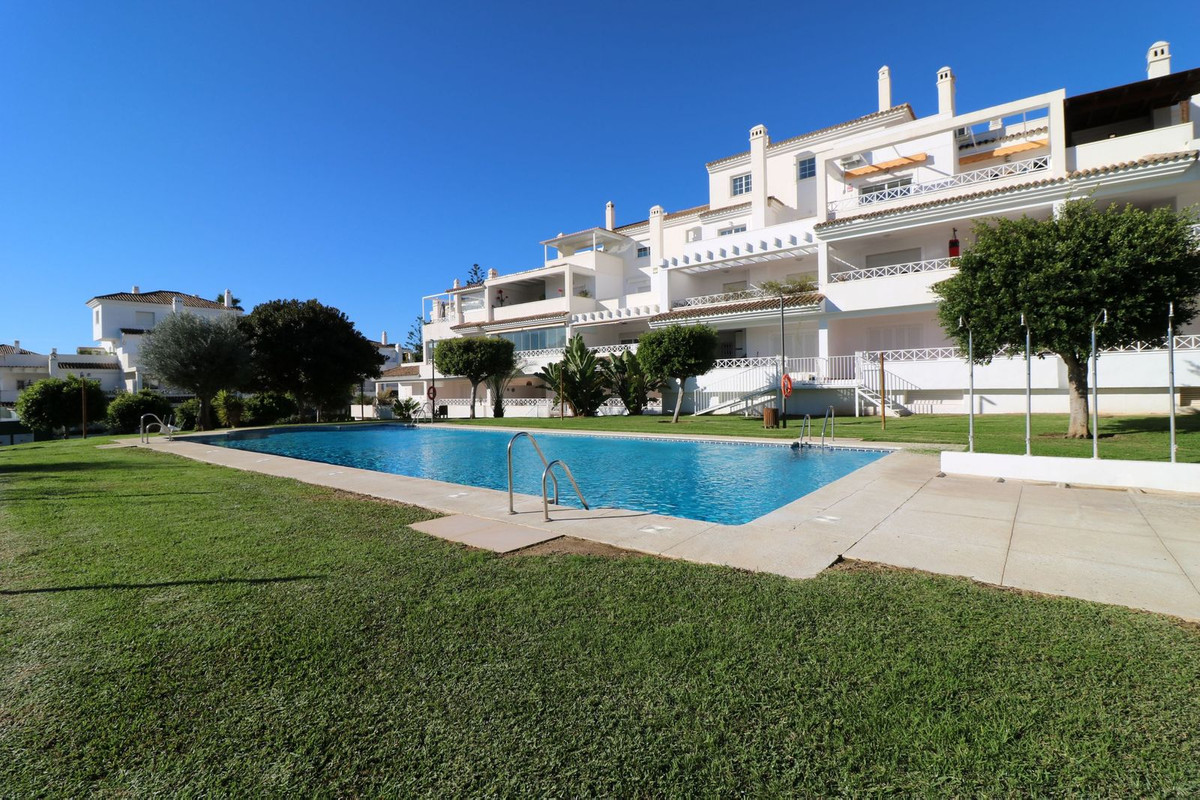Se vende Apartamento Planta Media de 2 dormitorios en Costa Del Sol, Málaga, España