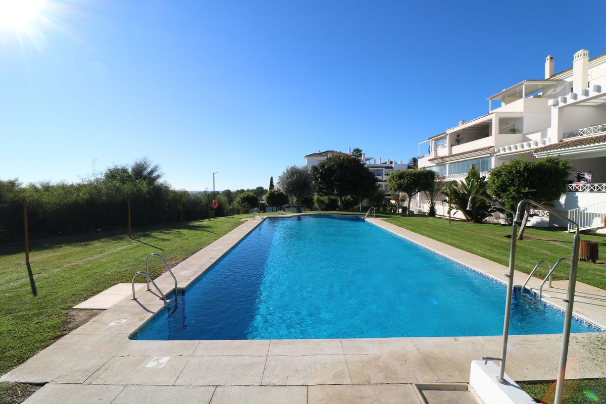 Se vende Apartamento Planta Media de 2 dormitorios en Costa Del Sol, Málaga, España