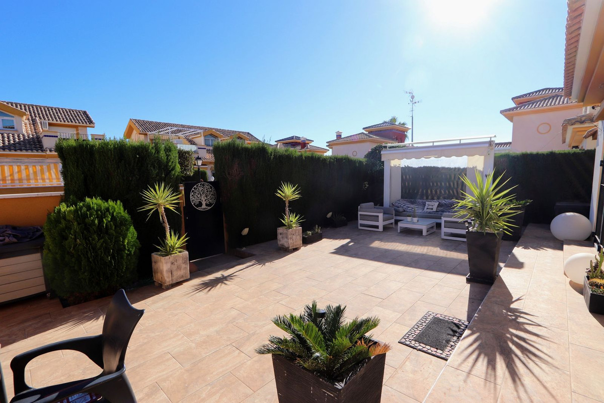 Se vende Villa - Chalet de 3 dormitorios en Costa Blanca, Alicante, España