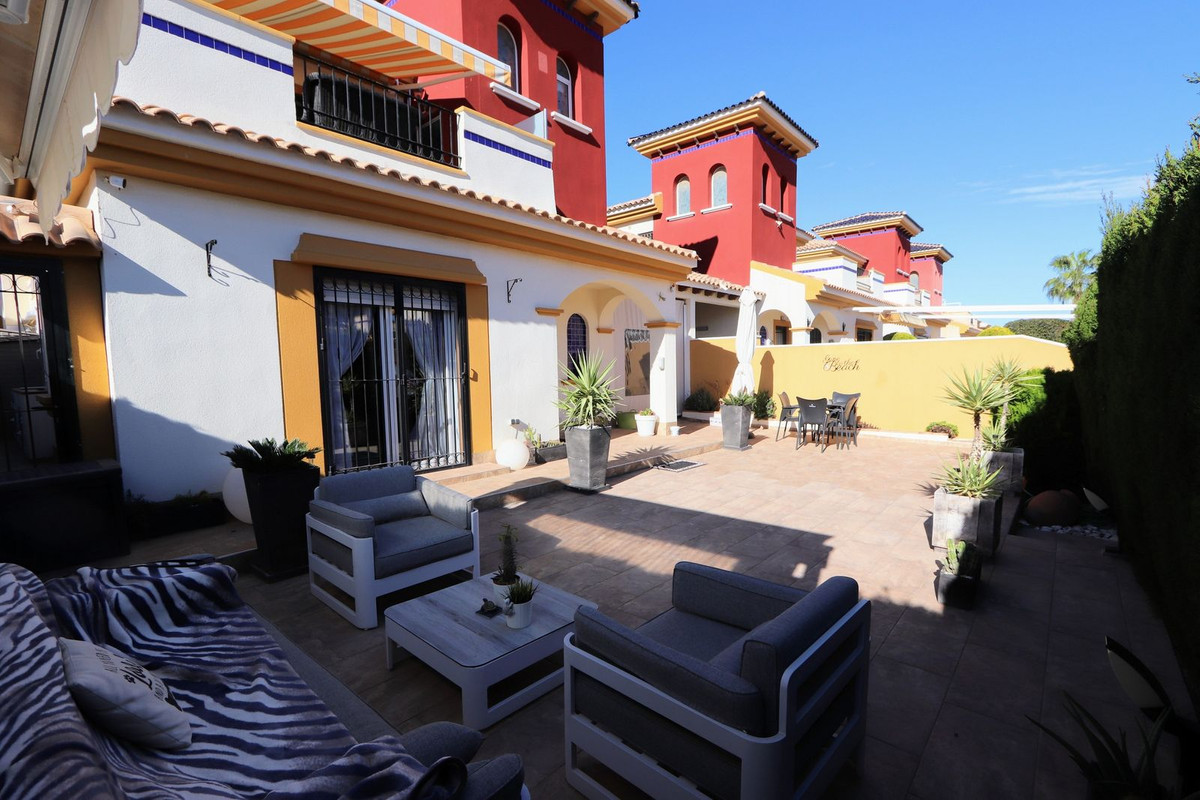 Se vende Villa - Chalet de 3 dormitorios en Costa Blanca, Alicante, España
